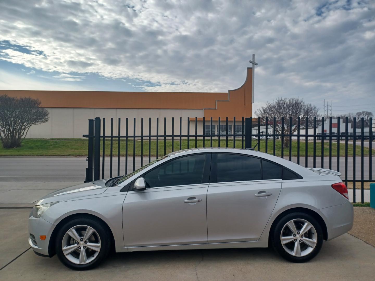 2013 SILVER Chevrolet Cruze 2LT (1G1PE5SB7D7) with an Turbocharged Gas I4 1.4L engine, 6-Speed Automatic transmission, located at 2001 E. Lancaster, Ft. Worth, 76103, (817) 336-7000, 32.746181, -97.301018 - Photo#0